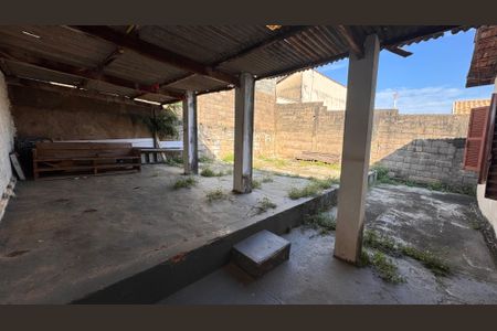 Casa à venda com 243m², 3 quartos e 2 vagasQuintal