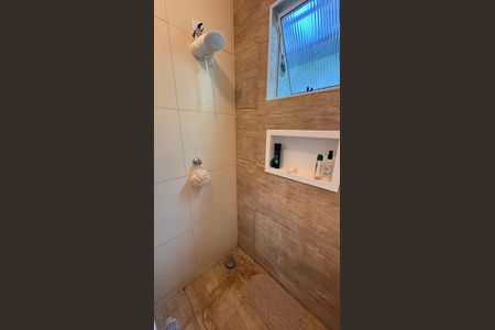 Casa à venda com 243m², 3 quartos e 2 vagasBanheiro