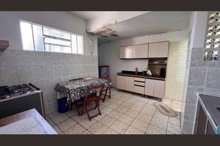 Casa à venda com 243m², 3 quartos e 2 vagasCozinha