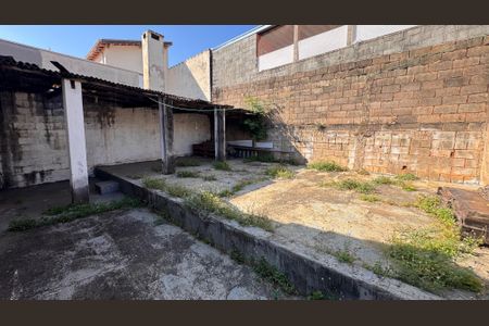 Casa à venda com 243m², 3 quartos e 2 vagasQuintal