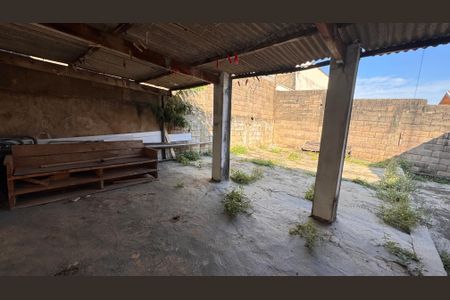 Casa à venda com 243m², 3 quartos e 2 vagasQuintal