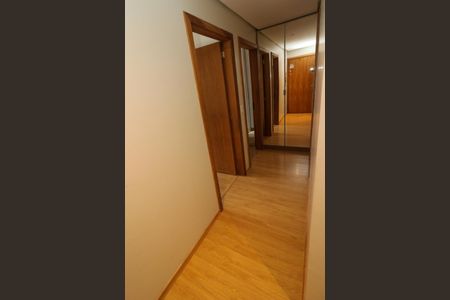 Apartamento à venda com 81m², 2 quartos e 1 vaga Apartamento à venda com 81m², 2 quartos e 1 vagaCorredor