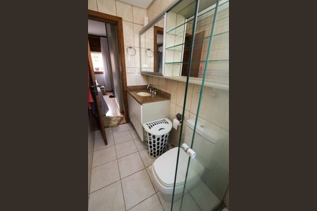 Apartamento à venda com 81m², 2 quartos e 1 vaga Apartamento à venda com 81m², 2 quartos e 1 vagaBanheiro da Suíte