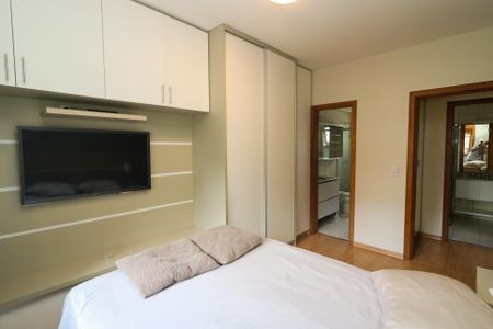 Apartamento à venda com 81m², 2 quartos e 1 vaga Apartamento à venda com 81m², 2 quartos e 1 vagaQuarto Suíte
