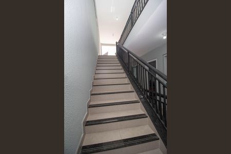 Apartamento para alugar com 47m², 2 quartos e sem vagaEscada