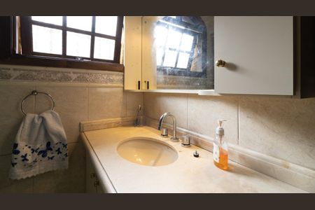 Casa à venda com 208m², 5 quartos e 5 vagas Casa à venda com 208m², 5 quartos e 5 vagasBanheiro