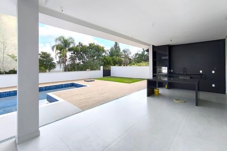 Casa de condomínio à venda com 300m², 4 quartos e 4 vagas Casa de condomínio à venda com 300m², 4 quartos e 4 vagasQuintal