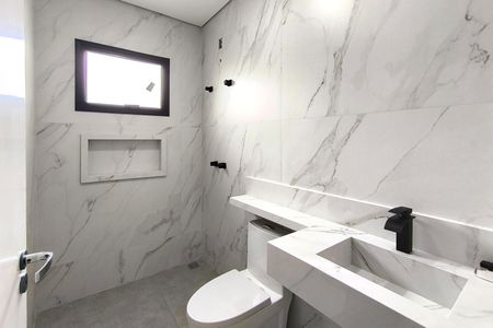 Casa de condomínio à venda com 300m², 4 quartos e 4 vagas Casa de condomínio à venda com 300m², 4 quartos e 4 vagasBanheiro da Suíte 3