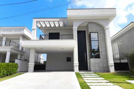 Casa de condomínio à venda com 300m², 4 quartos e 4 vagas Casa de condomínio à venda com 300m², 4 quartos e 4 vagasFachada