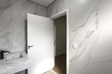 Casa de condomínio à venda com 300m², 4 quartos e 4 vagas Casa de condomínio à venda com 300m², 4 quartos e 4 vagasBanheiro da Suíte 2