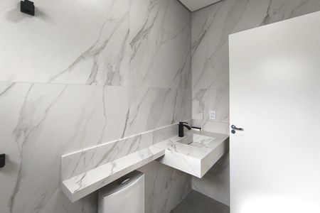 Casa de condomínio à venda com 300m², 4 quartos e 4 vagas Casa de condomínio à venda com 300m², 4 quartos e 4 vagasBanheiro da Suíte 2