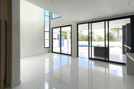 Casa de condomínio à venda com 300m², 4 quartos e 4 vagas Casa de condomínio à venda com 300m², 4 quartos e 4 vagasSala