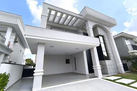Casa de condomínio à venda com 300m², 4 quartos e 4 vagas Casa de condomínio à venda com 300m², 4 quartos e 4 vagasFachada