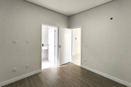 Casa de condomínio à venda com 300m², 4 quartos e 4 vagas Casa de condomínio à venda com 300m², 4 quartos e 4 vagasSuíte 2