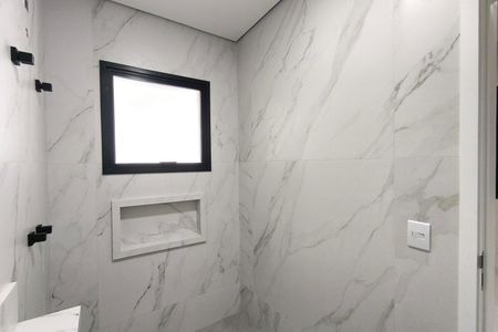 Casa de condomínio à venda com 300m², 4 quartos e 4 vagas Casa de condomínio à venda com 300m², 4 quartos e 4 vagasBanheiro da Suíte 4