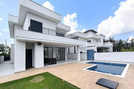 Casa de condomínio à venda com 300m², 4 quartos e 4 vagas Casa de condomínio à venda com 300m², 4 quartos e 4 vagasQuintal