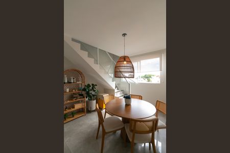 Apartamento à venda com 130m², 2 quartos e 2 vagas Apartamento à venda com 130m², 2 quartos e 2 vagasSala de Jantar