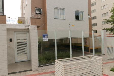 Apartamento à venda com 130m², 2 quartos e 2 vagas Apartamento à venda com 130m², 2 quartos e 2 vagasPlaca