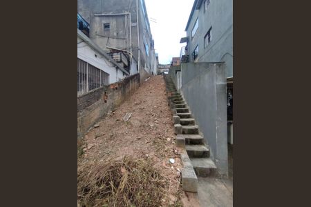 Casa à venda com 400m², 2 quartos e 1 vagaQuintal escadas