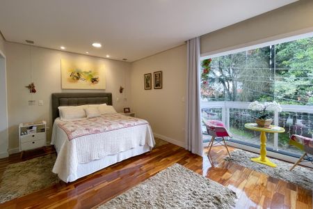 Casa à venda com 380m², 3 quartos e 6 vagasSuíte