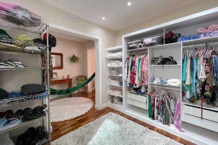 Casa à venda com 380m², 3 quartos e 6 vagasCloset - Suíte