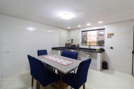 Casa à venda com 138m², 4 quartos e 2 vagas Casa à venda com 138m², 4 quartos e 2 vagasCozinha