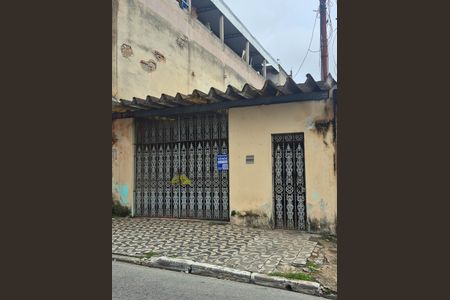 Casa à venda com 138m², 4 quartos e 2 vagas Casa à venda com 138m², 4 quartos e 2 vagasFachada
