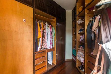 Casa para alugar com 367m², 4 quartos e 7 vagasCloset