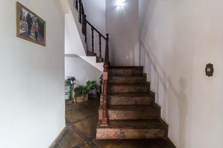 Casa para alugar com 367m², 4 quartos e 7 vagasEscada