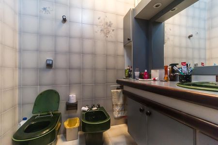 Casa para alugar com 367m², 4 quartos e 7 vagasBanheiro da Suíte