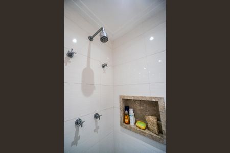 Apartamento à venda com 110m², 3 quartos e 2 vagasChuveiro