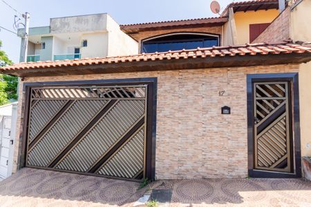 Casa à venda com 318m², 5 quartos e 6 vagas Casa à venda com 318m², 5 quartos e 6 vagasFachada