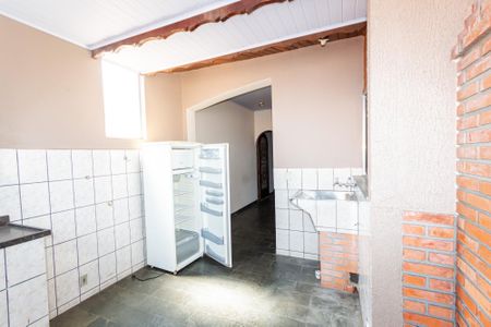 Casa à venda com 318m², 5 quartos e 6 vagas Casa à venda com 318m², 5 quartos e 6 vagasÁrea de Serviço