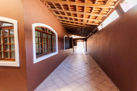 Casa à venda com 318m², 5 quartos e 6 vagas Casa à venda com 318m², 5 quartos e 6 vagasGaragem