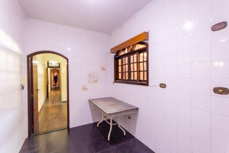 Casa à venda com 318m², 5 quartos e 6 vagas Casa à venda com 318m², 5 quartos e 6 vagasCozinha