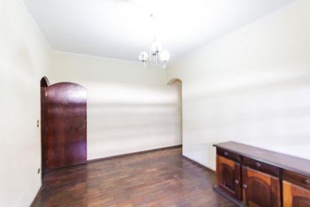 Casa à venda com 318m², 5 quartos e 6 vagas Casa à venda com 318m², 5 quartos e 6 vagasSala de Jantar