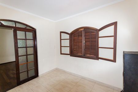 Casa à venda com 318m², 5 quartos e 6 vagas Casa à venda com 318m², 5 quartos e 6 vagasQuarto 3
