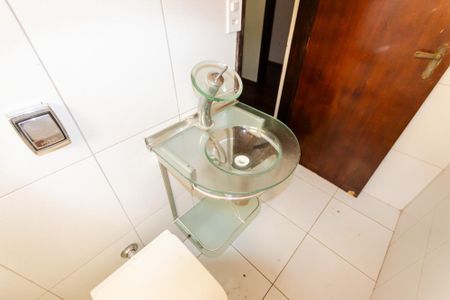 Casa à venda com 318m², 5 quartos e 6 vagas Casa à venda com 318m², 5 quartos e 6 vagasBanheiro