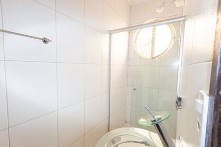 Casa à venda com 318m², 5 quartos e 6 vagas Casa à venda com 318m², 5 quartos e 6 vagasBanheiro da Suíte