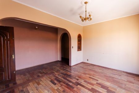 Casa à venda com 318m², 5 quartos e 6 vagas Casa à venda com 318m², 5 quartos e 6 vagasSala