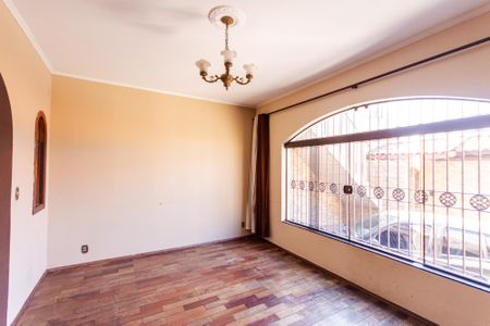 Casa à venda com 318m², 5 quartos e 6 vagas Casa à venda com 318m², 5 quartos e 6 vagasSala