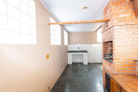 Casa à venda com 318m², 5 quartos e 6 vagas Casa à venda com 318m², 5 quartos e 6 vagasÁrea de Serviço