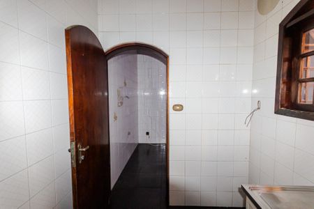 Casa à venda com 318m², 5 quartos e 6 vagas Casa à venda com 318m², 5 quartos e 6 vagasCozinha