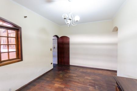 Casa à venda com 318m², 5 quartos e 6 vagas Casa à venda com 318m², 5 quartos e 6 vagasSala de Jantar