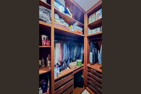 Apartamento para alugar com 300m², 4 quartos e 3 vagasCloset da Suíte 1