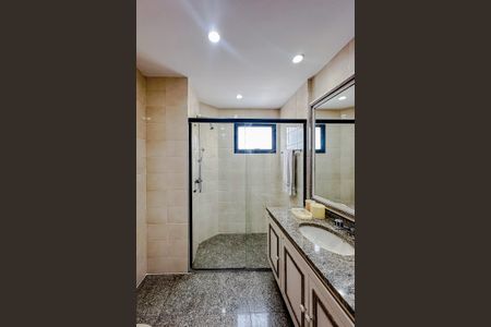 Apartamento para alugar com 300m², 4 quartos e 3 vagasBanheiro da Suíte 2