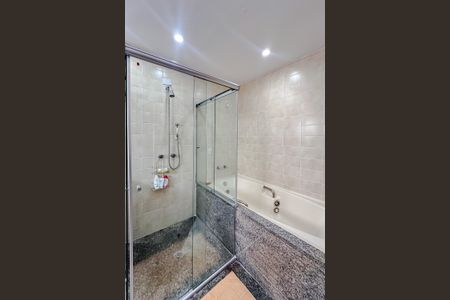 Apartamento para alugar com 300m², 4 quartos e 3 vagasBanheiro da Suíte 1