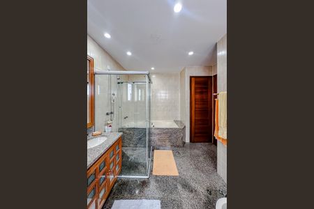 Apartamento para alugar com 300m², 4 quartos e 3 vagasBanheiro da Suíte 1