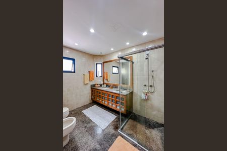 Apartamento para alugar com 300m², 4 quartos e 3 vagasBanheiro da Suíte 1