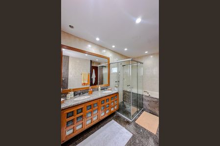 Apartamento para alugar com 300m², 4 quartos e 3 vagasBanheiro da Suíte 1